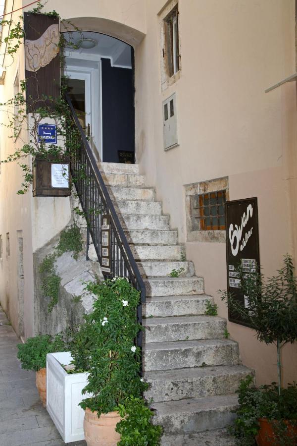 Swan City Apartment & Room Sibenik Bagian luar foto