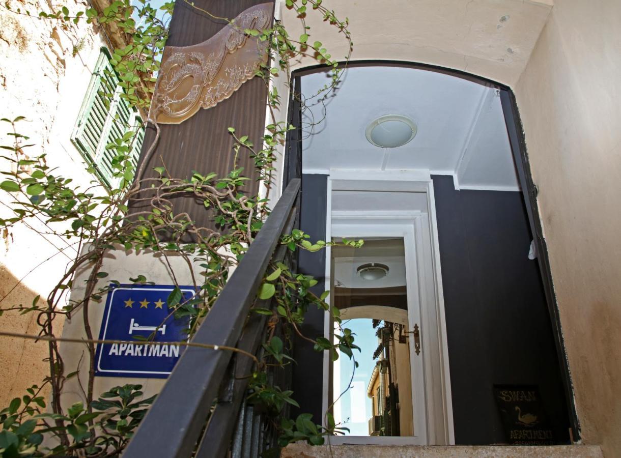 Swan City Apartment & Room Sibenik Bagian luar foto
