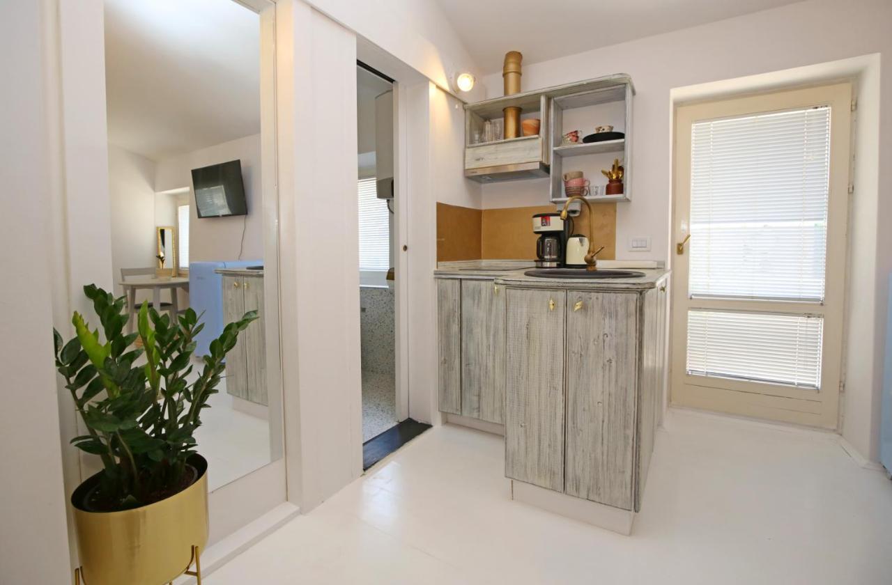 Swan City Apartment & Room Sibenik Bagian luar foto
