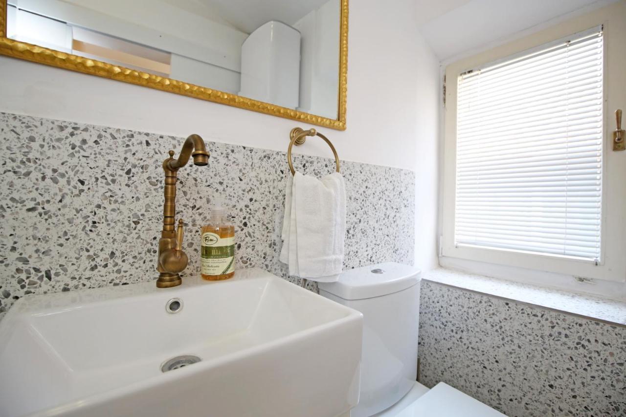 Swan City Apartment & Room Sibenik Bagian luar foto