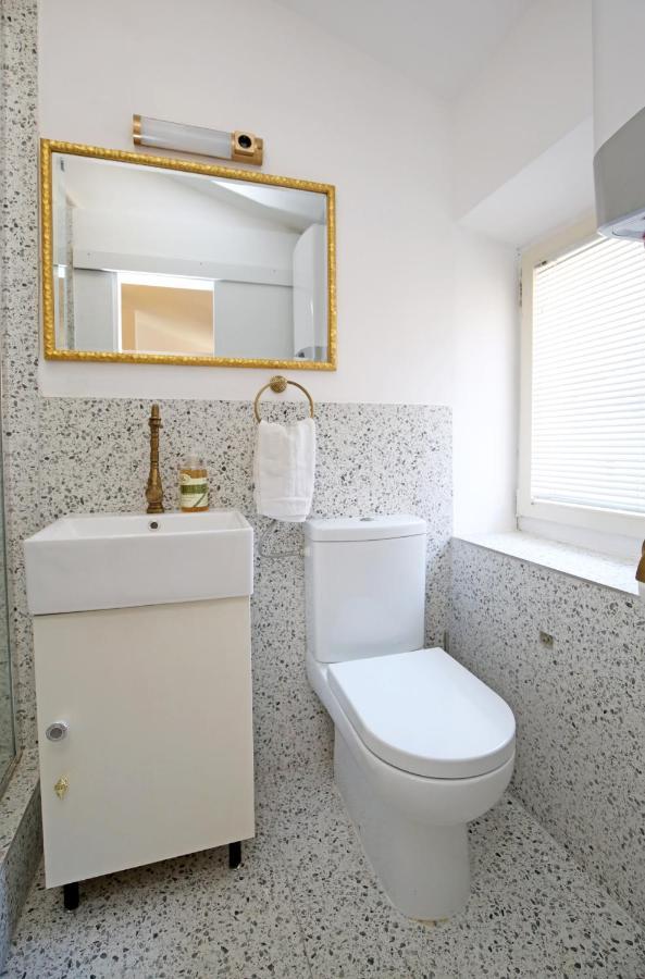 Swan City Apartment & Room Sibenik Bagian luar foto